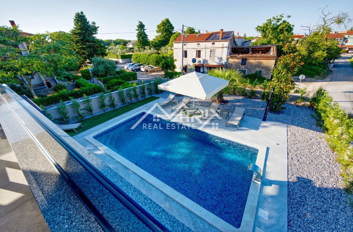 Pulj okolica, kakovostna moderna vila z bazenom, savno in jacuzzijem