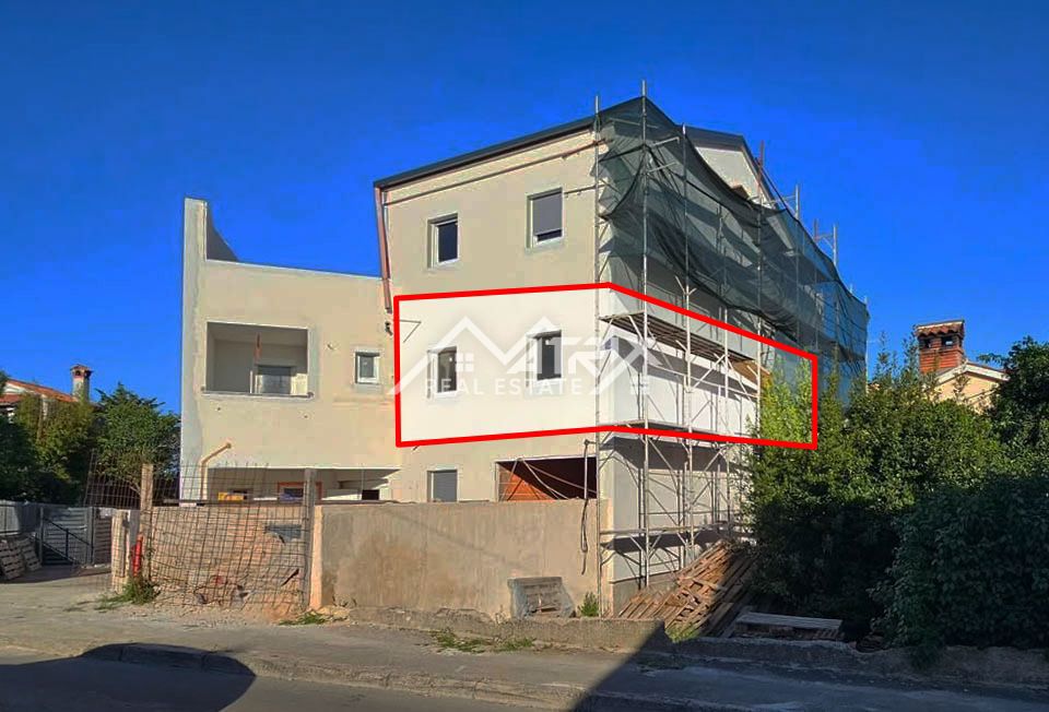 Pula, trosobno stanovanje z ložo in parkiranjem blizu bolnišnice