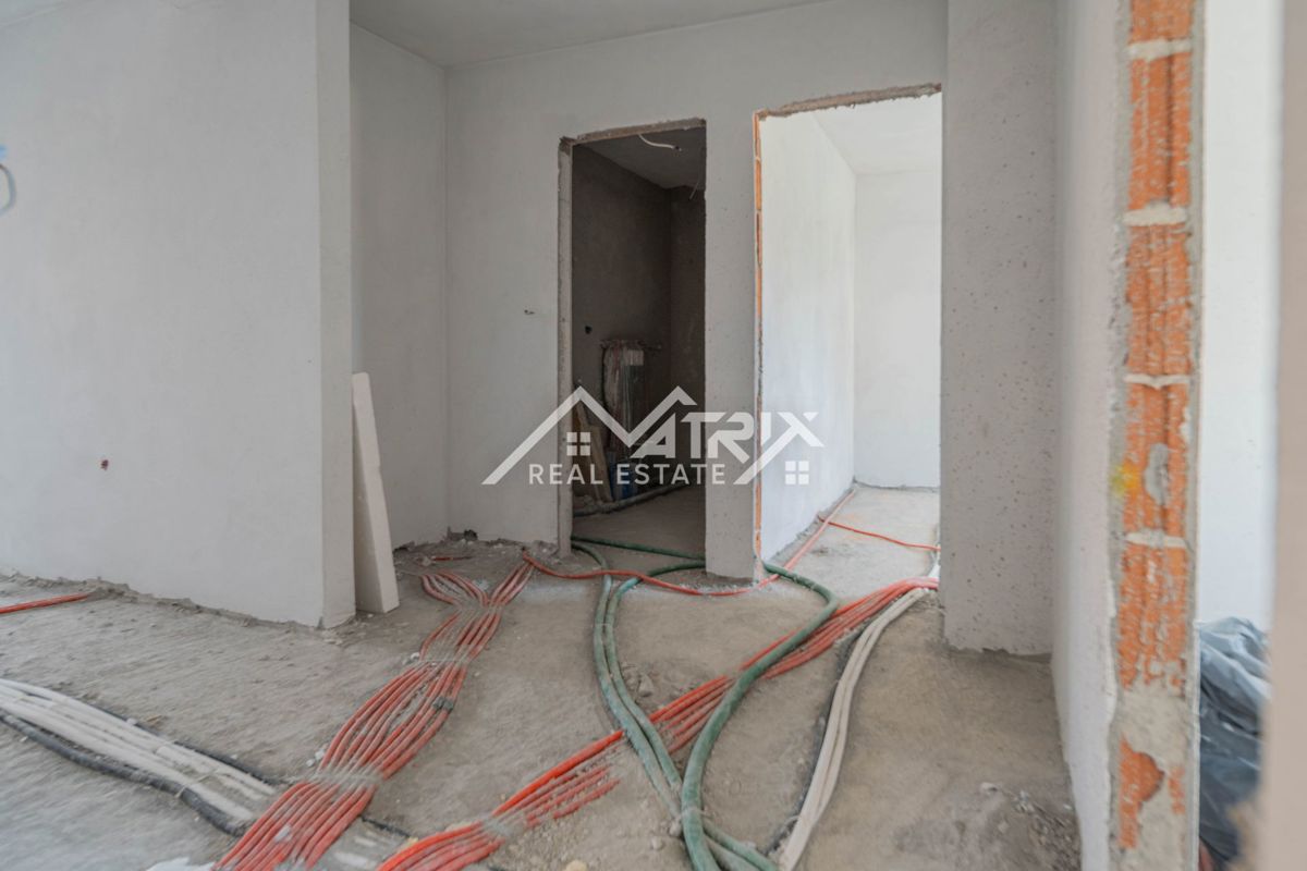 Pula, trosobno stanovanje z ložo in parkiranjem blizu bolnišnice