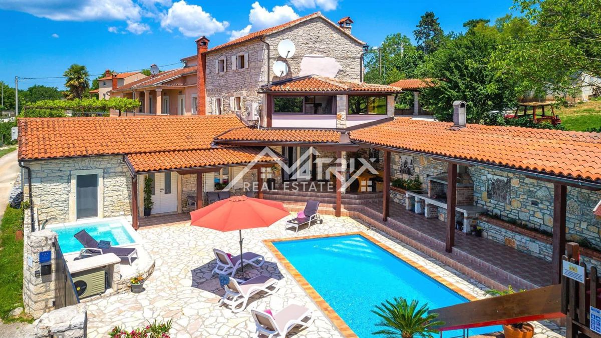 Poreč okolica, Kamnita vila z bazenom in whirlpoolom