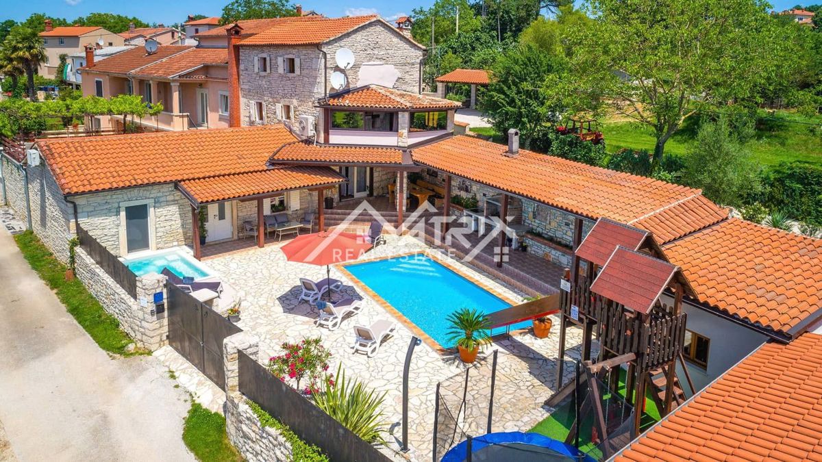 Poreč okolica, Kamnita vila z bazenom in whirlpoolom