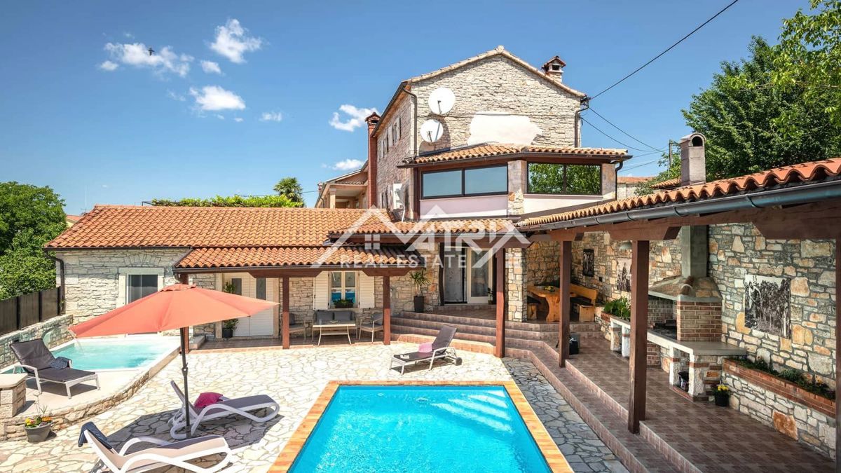 Poreč okolica, Kamnita vila z bazenom in whirlpoolom