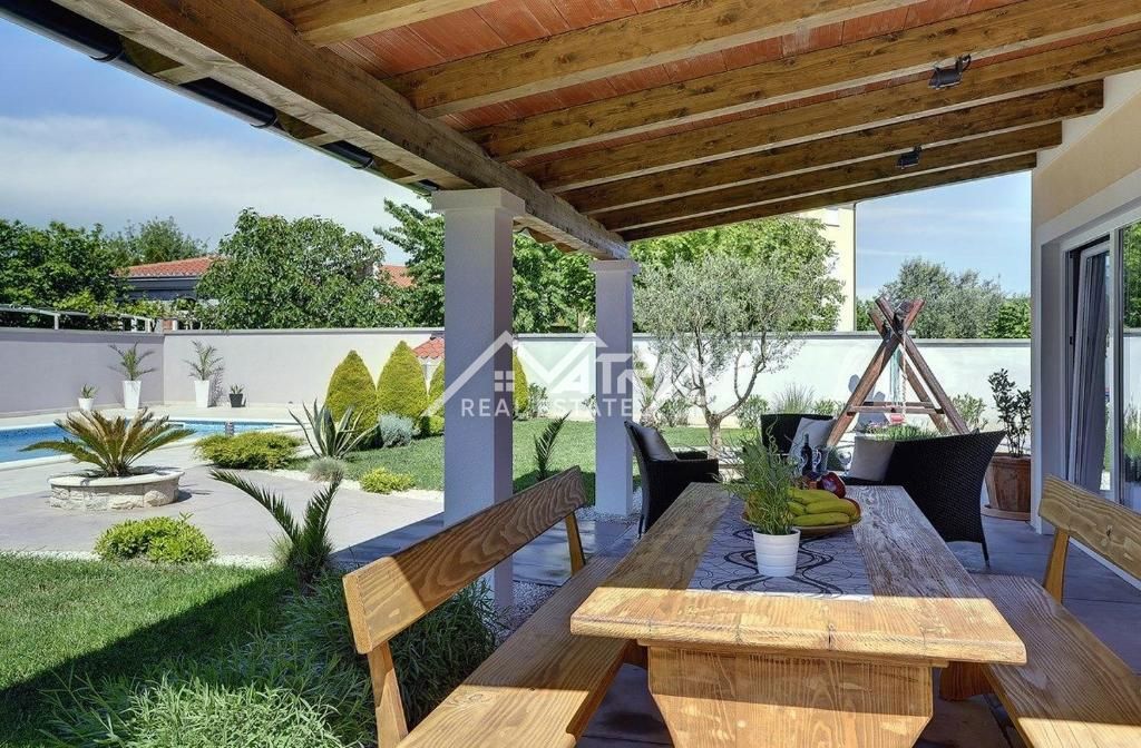 Medulin, vila z bazenom in velikim vrtom, v bližini morja