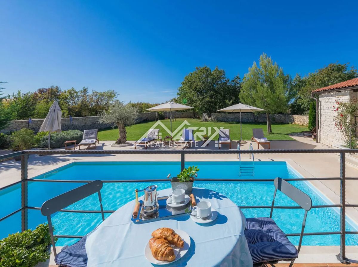 Svetvinčenat okolica, razkošna vila s pogledom na morje in bazenom