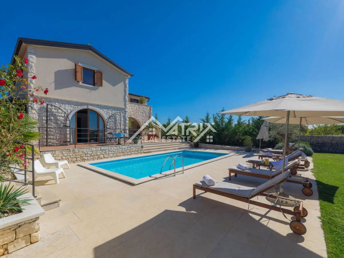 Svetvinčenat okolica, razkošna vila s pogledom na morje in bazenom