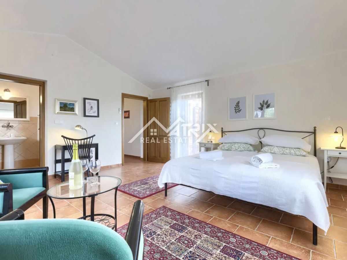 Svetvinčenat okolica, razkošna vila s pogledom na morje in bazenom