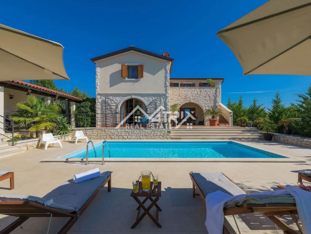 Svetvinčenat okolica, razkošna vila s pogledom na morje in bazenom