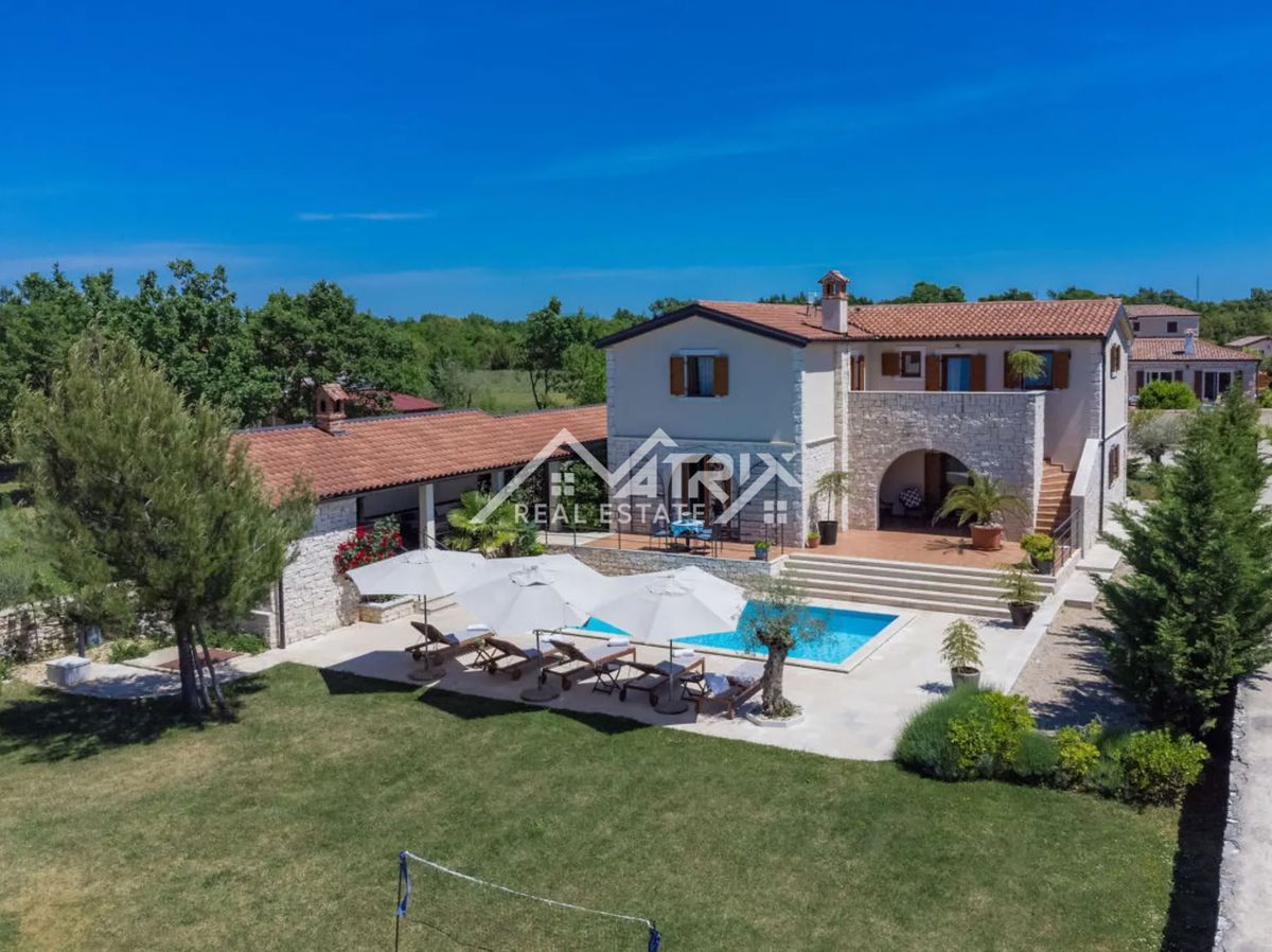 Svetvinčenat okolica, razkošna vila s pogledom na morje in bazenom