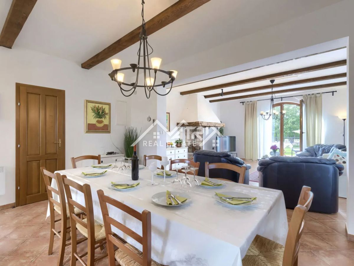 Svetvinčenat okolica, razkošna vila s pogledom na morje in bazenom