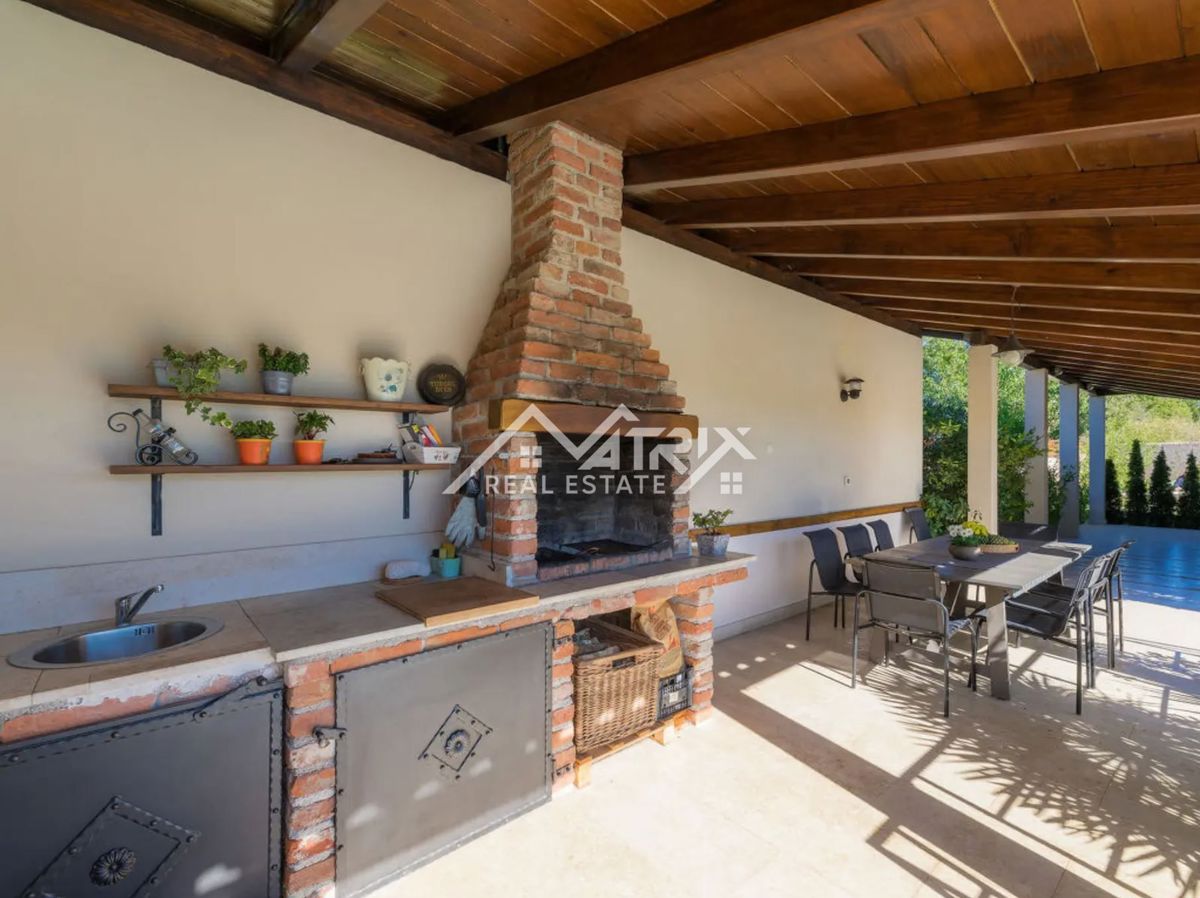 Svetvinčenat okolica, razkošna vila s pogledom na morje in bazenom