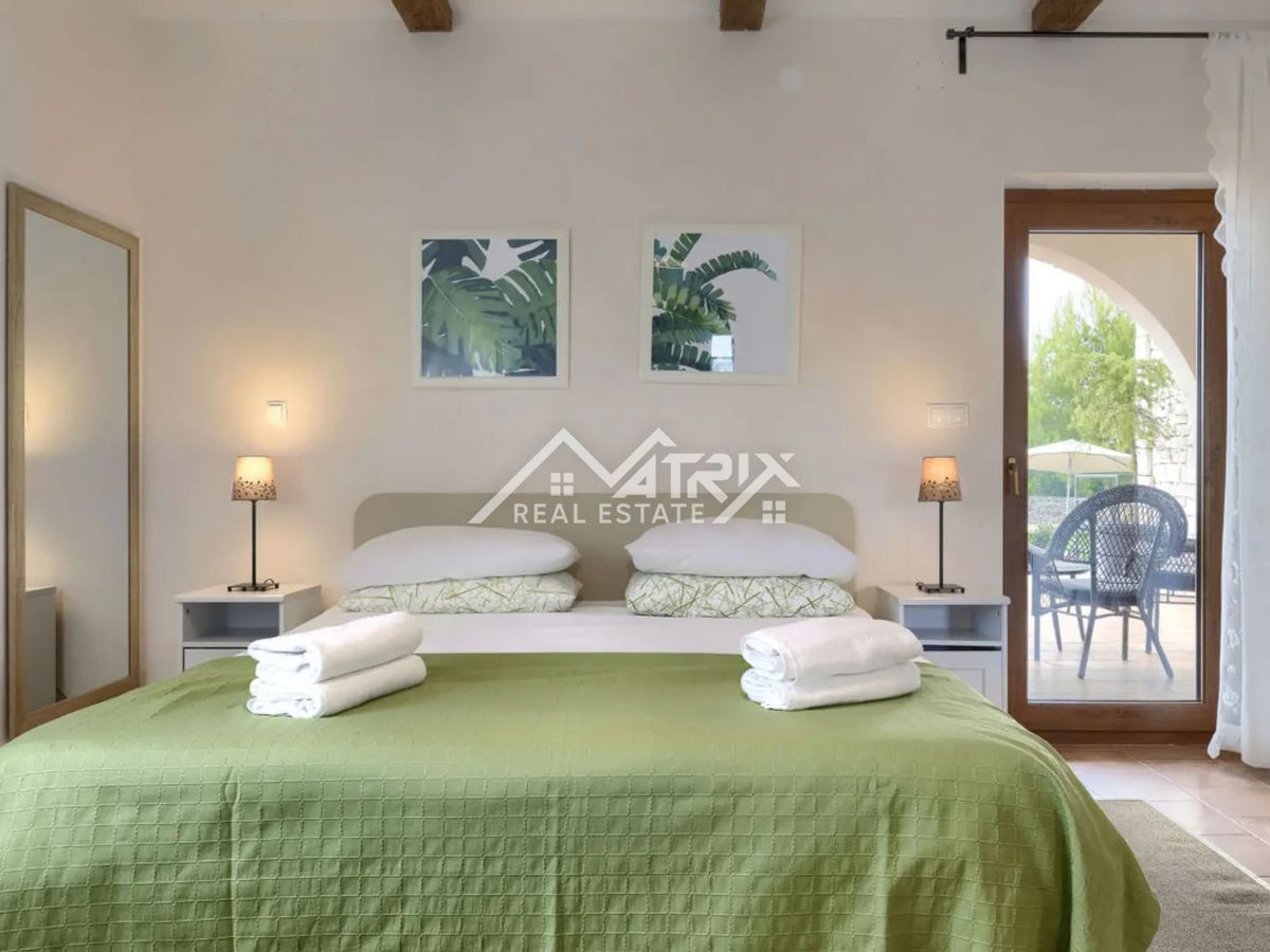 Svetvinčenat okolica, razkošna vila s pogledom na morje in bazenom