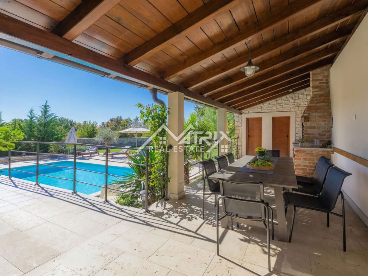 Svetvinčenat okolica, razkošna vila s pogledom na morje in bazenom