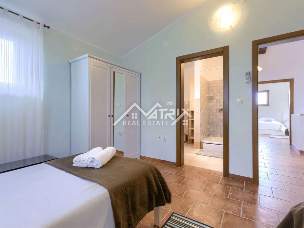 Svetvinčenat okolica, razkošna vila s pogledom na morje in bazenom