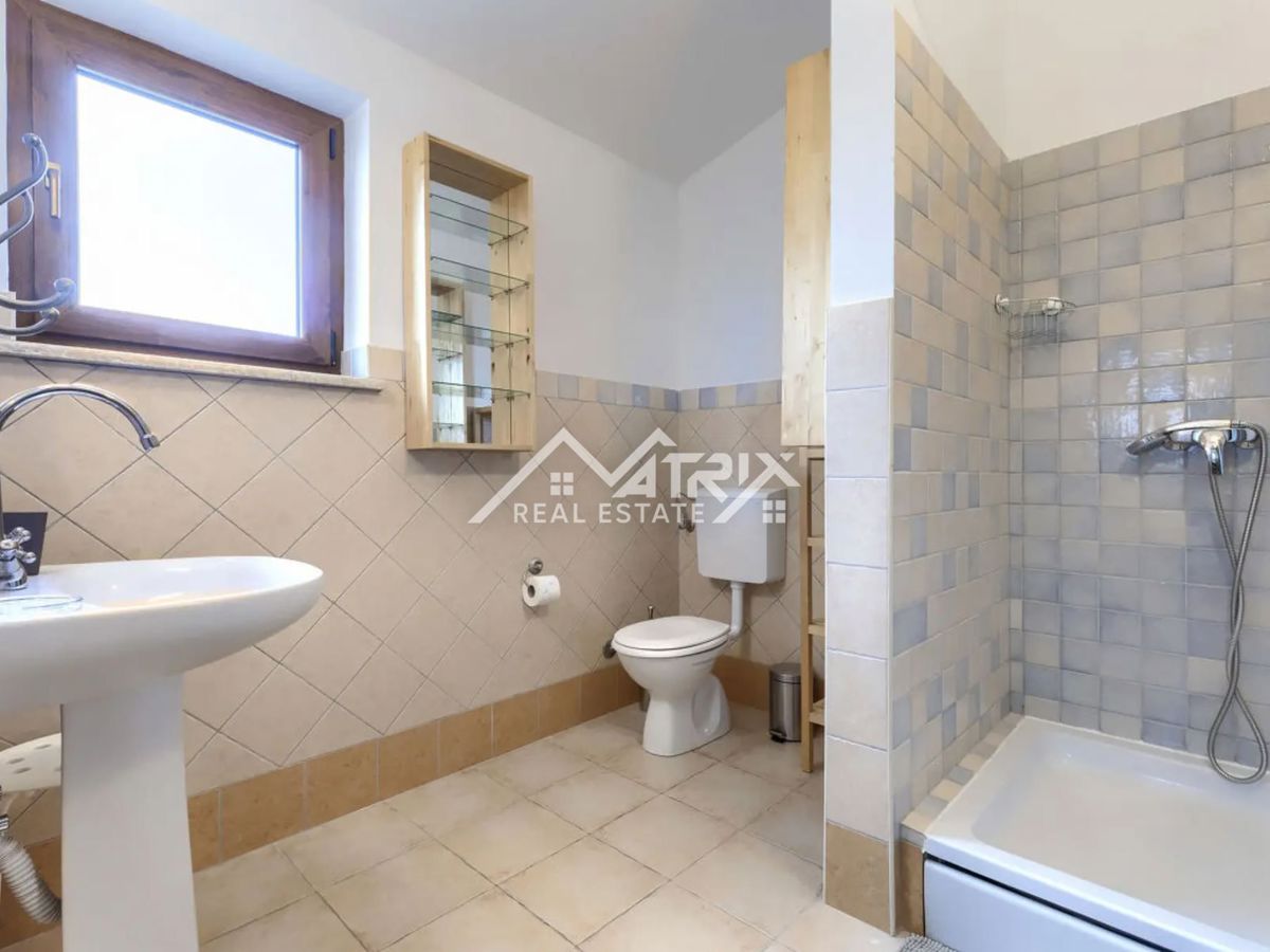 Svetvinčenat okolica, razkošna vila s pogledom na morje in bazenom