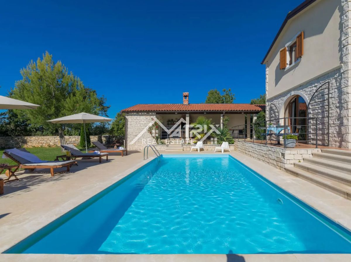 Svetvinčenat okolica, razkošna vila s pogledom na morje in bazenom