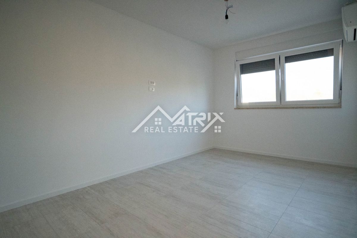 Novigrad, pritličje stanovanje z vrtom