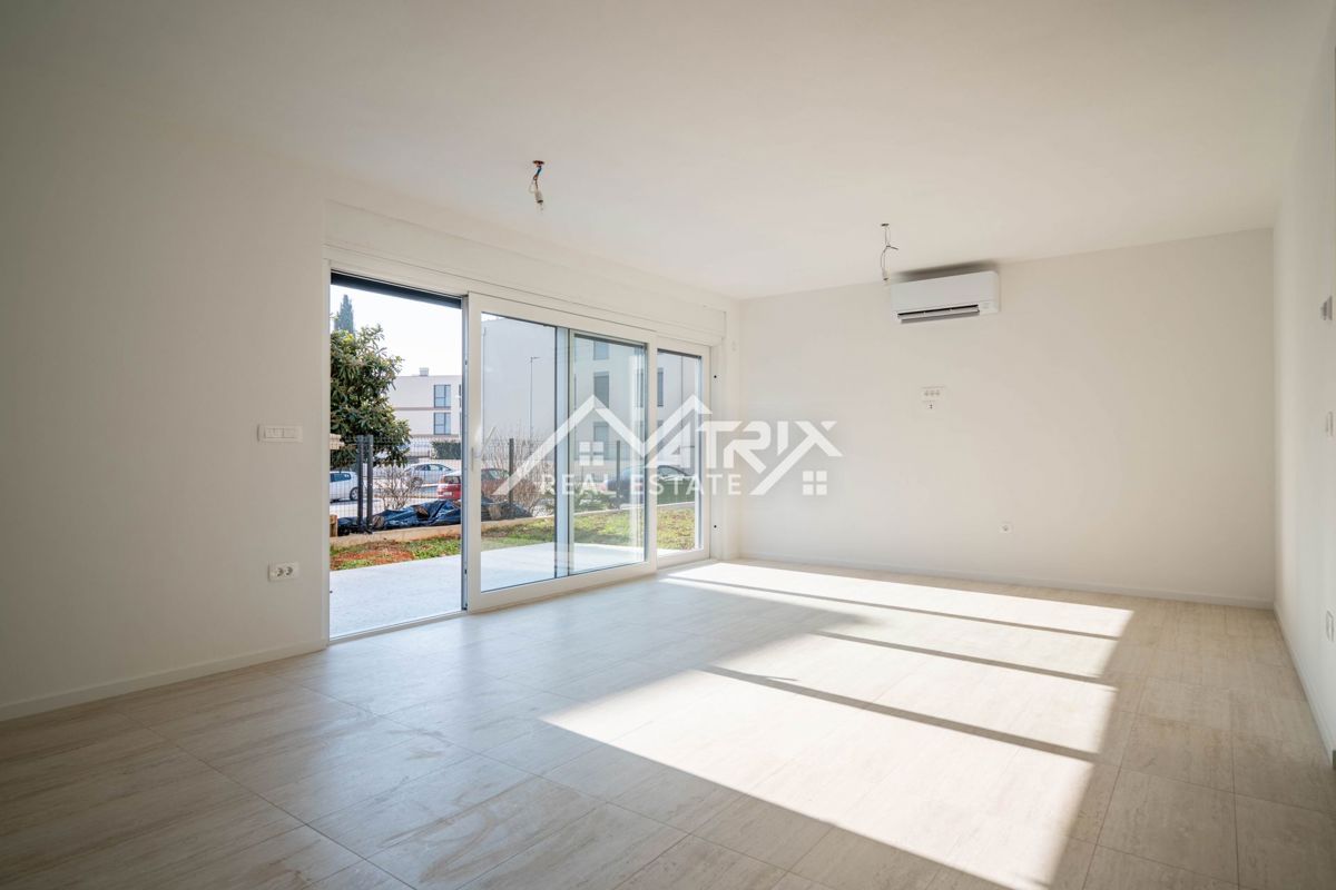 Novigrad, pritličje stanovanje z vrtom