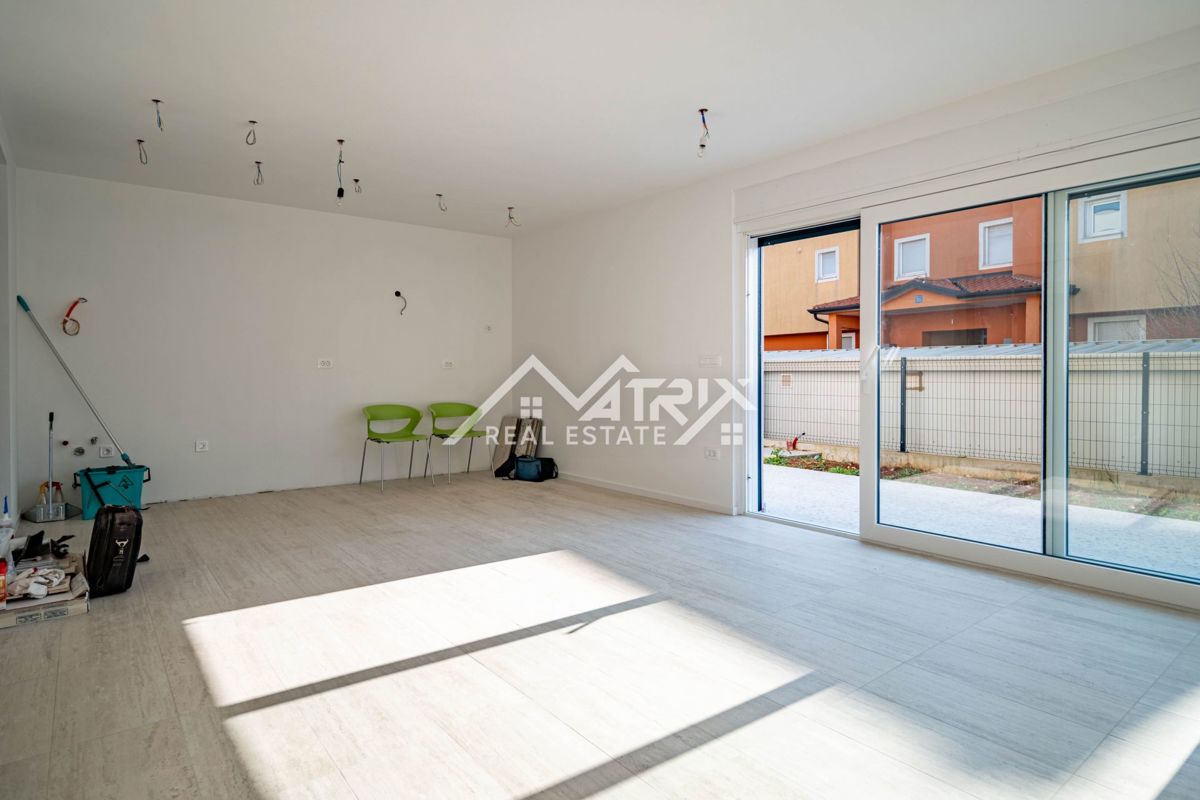 Novigrad, pritličje stanovanje z vrtom