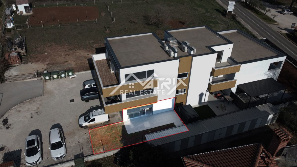 Novigrad, pritličje stanovanje z vrtom