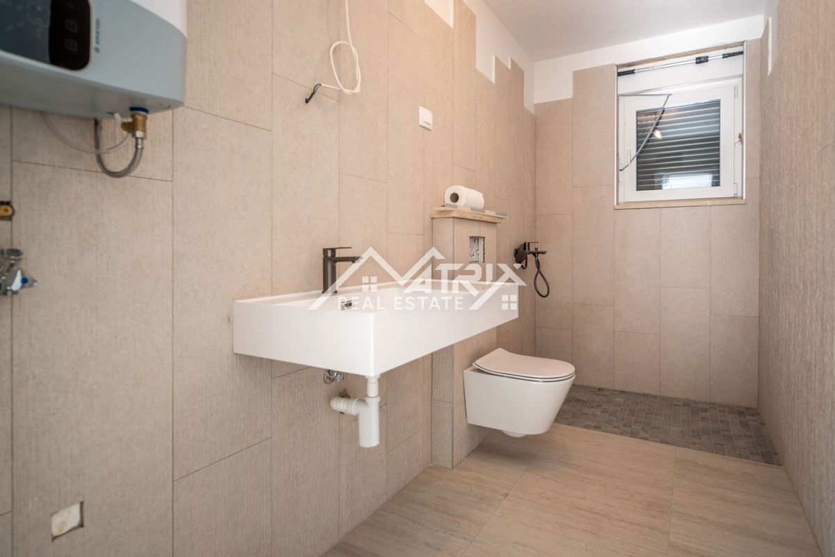 Novigrad, pritličje stanovanje z vrtom