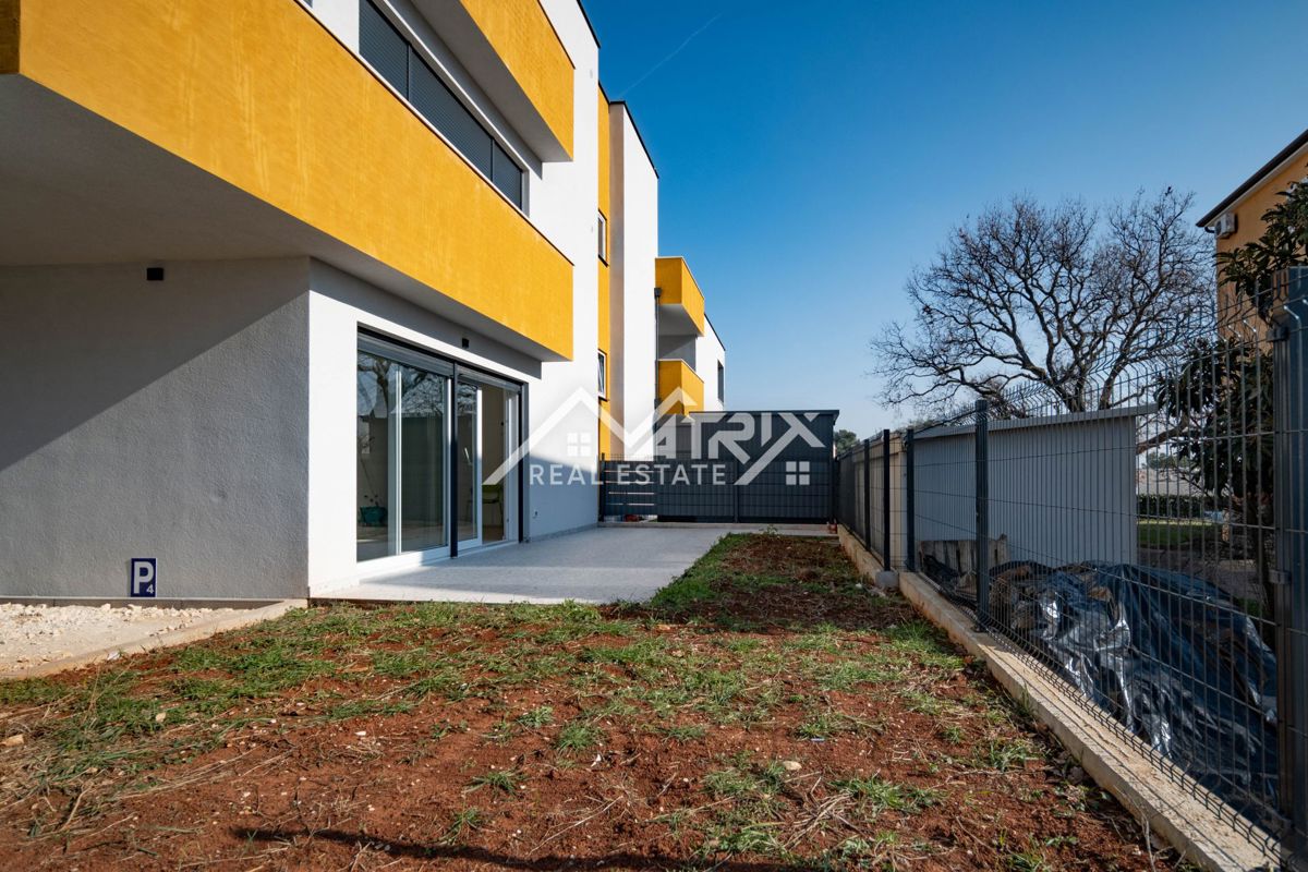 Novigrad, pritličje stanovanje z vrtom