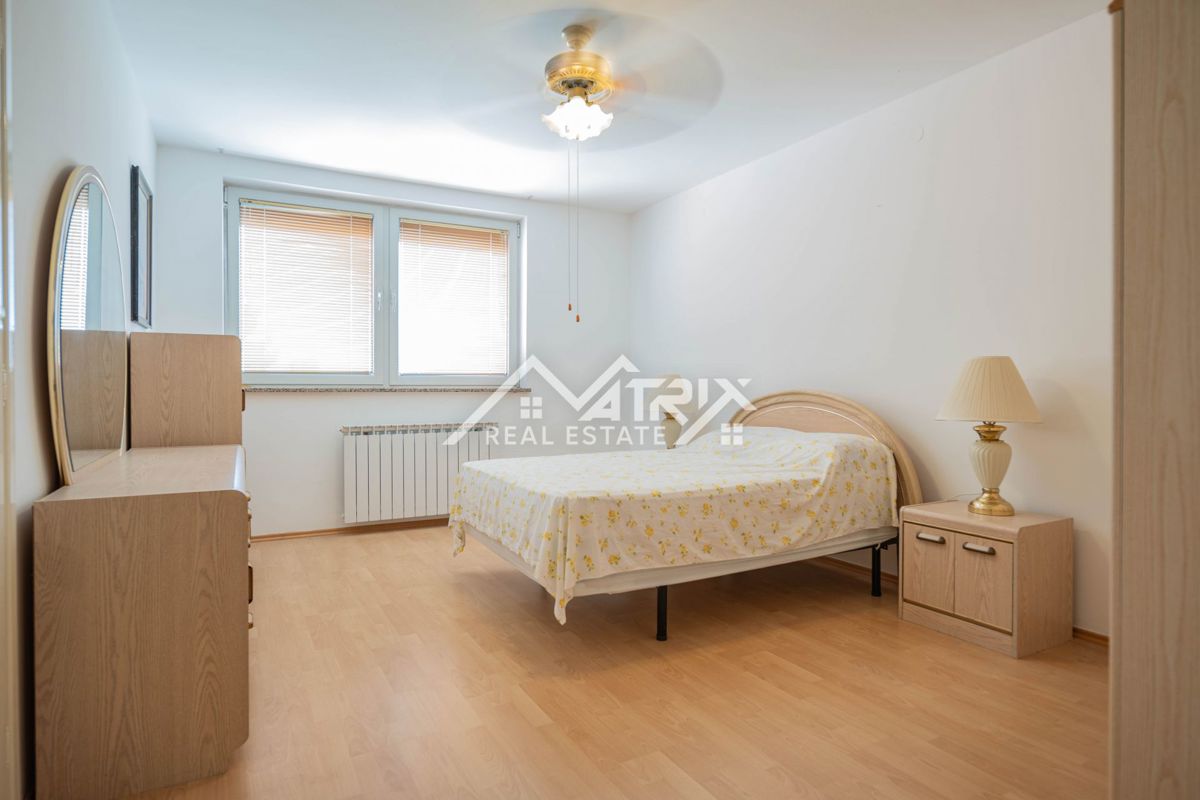 Pula, dvosobno stanovanje z balkonom na zaželeni lokaciji