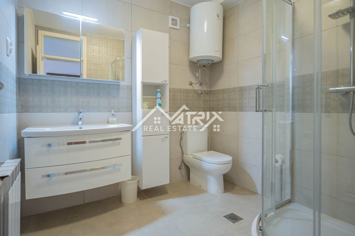 Pula, dvosobno stanovanje z balkonom na zaželeni lokaciji