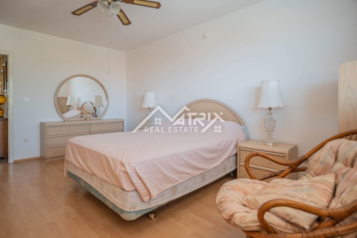 Pula, dvosobno stanovanje z balkonom na zaželeni lokaciji