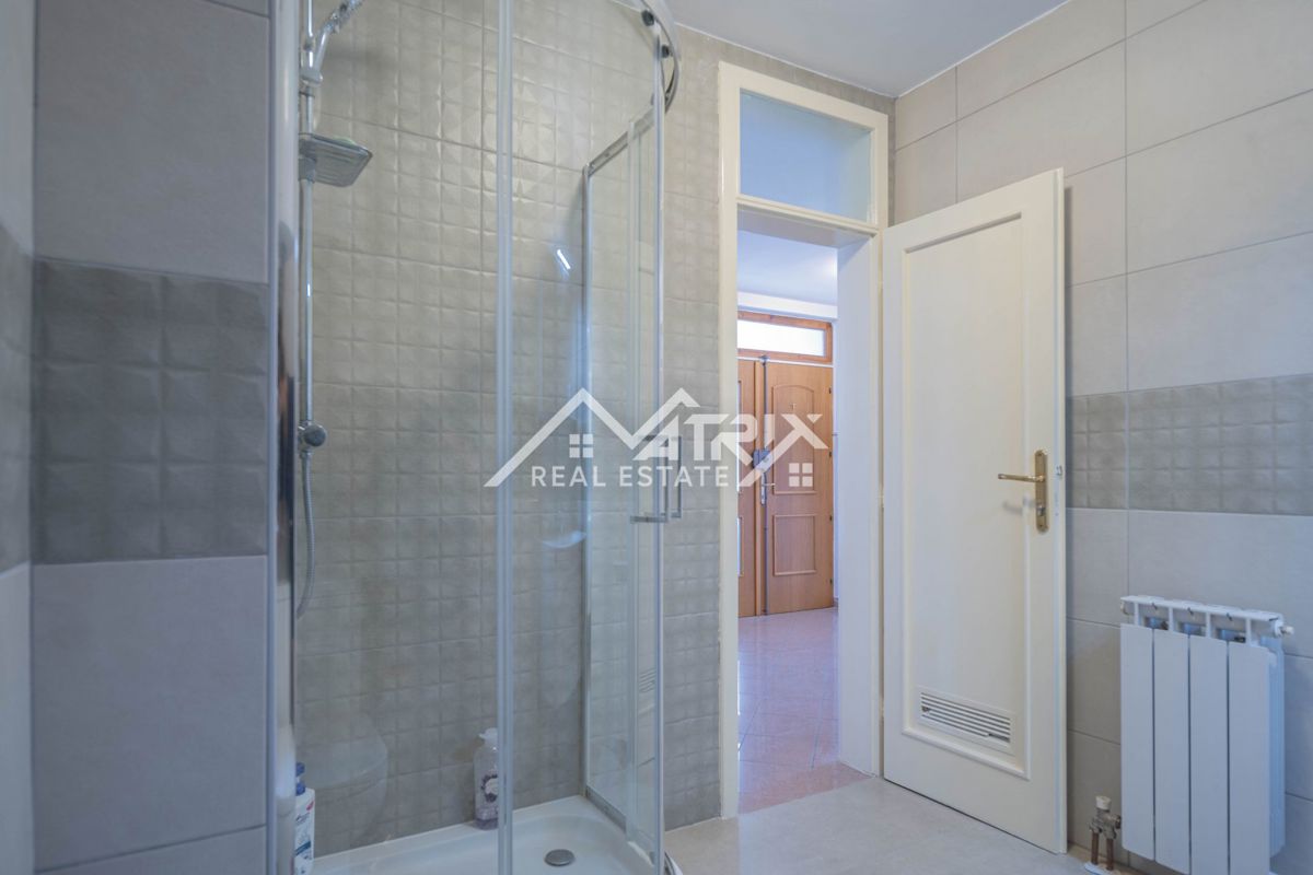 Pula, dvosobno stanovanje z balkonom na zaželeni lokaciji