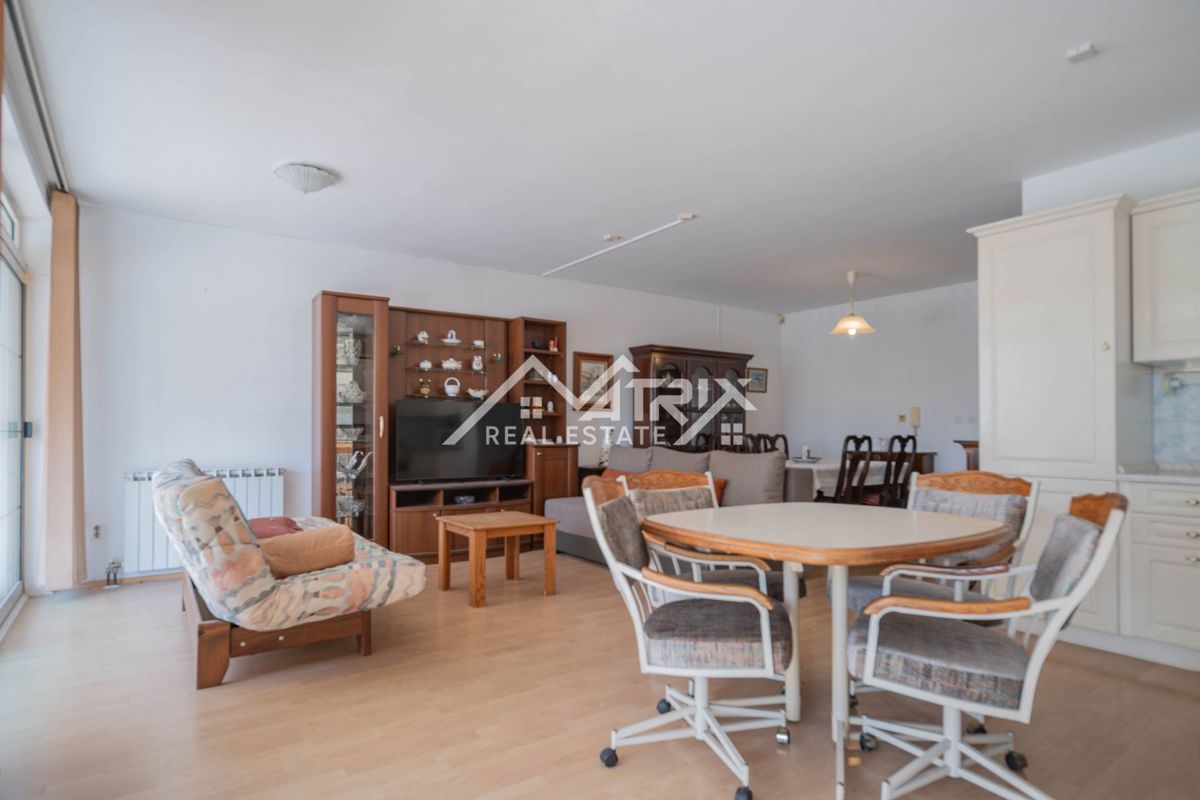 Pula, dvosobno stanovanje z balkonom na zaželeni lokaciji