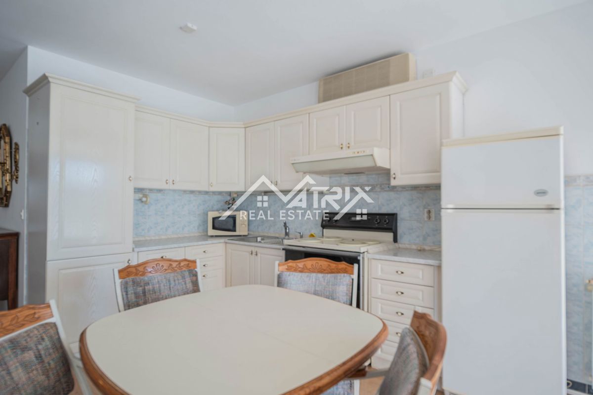 Pula, dvosobno stanovanje z balkonom na zaželeni lokaciji