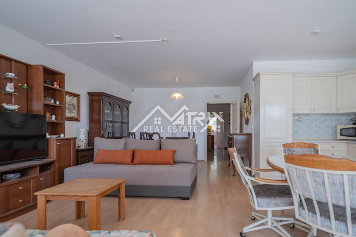 Pula, dvosobno stanovanje z balkonom na zaželeni lokaciji