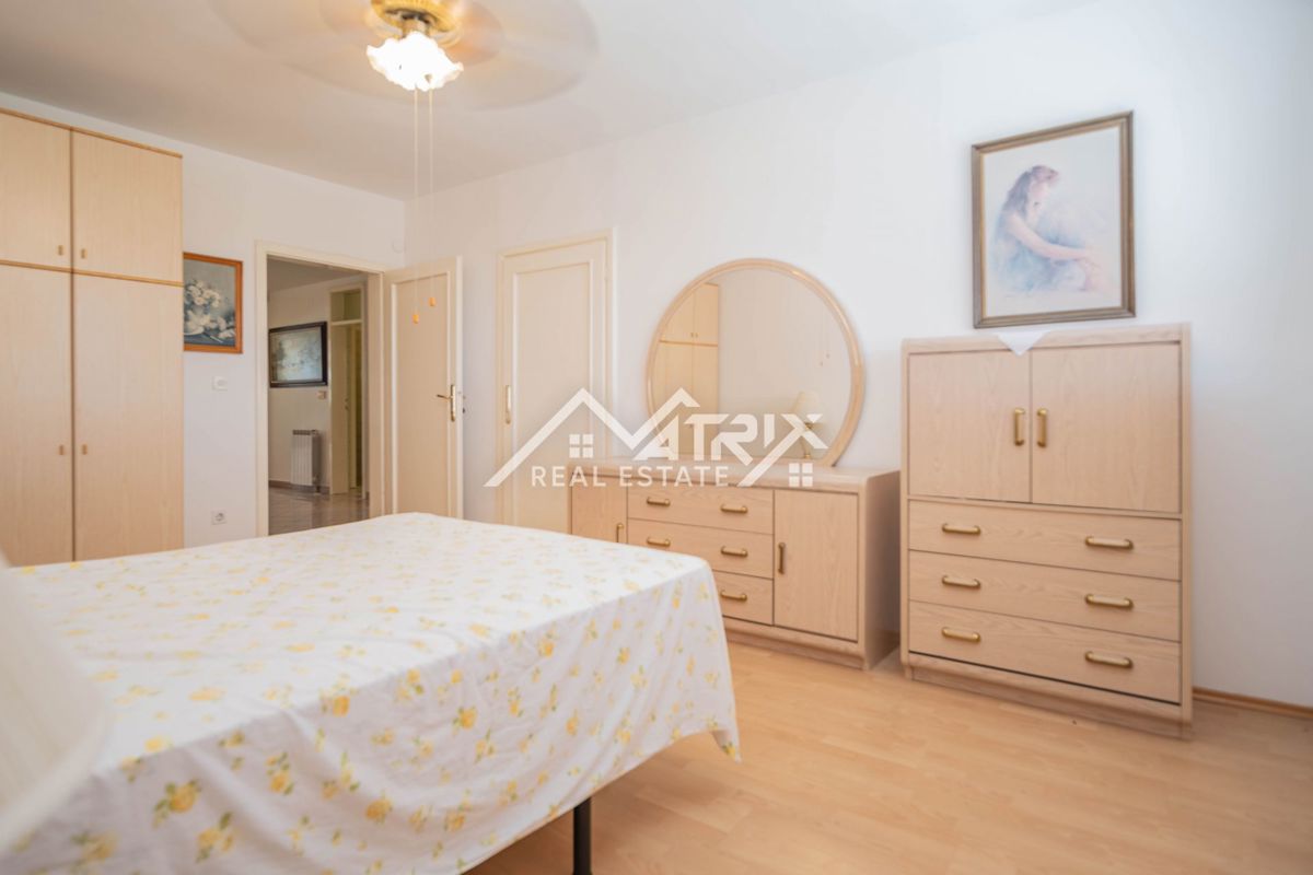 Pula, dvosobno stanovanje z balkonom na zaželeni lokaciji