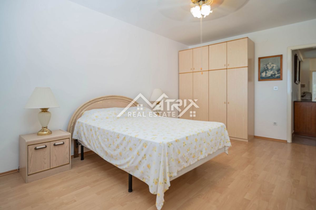 Pula, dvosobno stanovanje z balkonom na zaželeni lokaciji