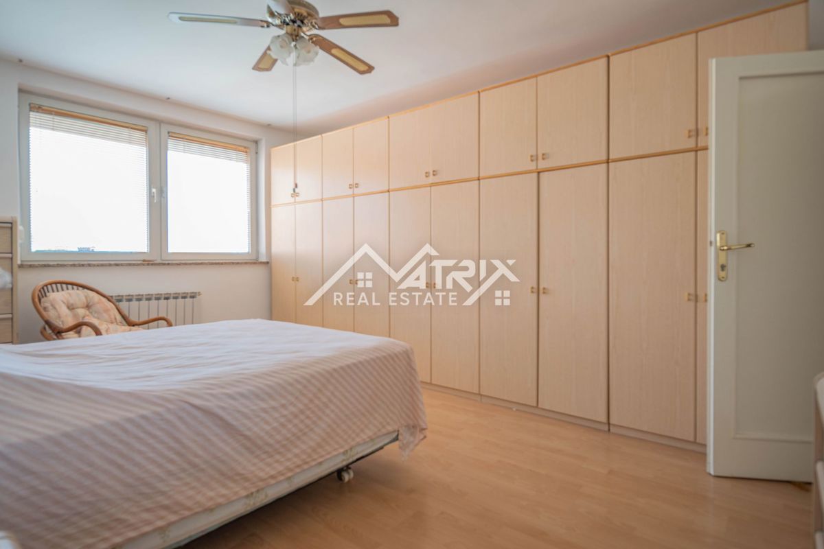 Pula, dvosobno stanovanje z balkonom na zaželeni lokaciji