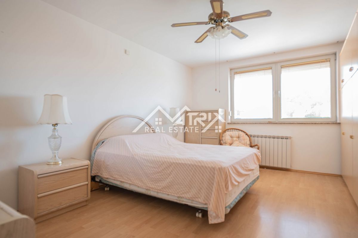 Pula, dvosobno stanovanje z balkonom na zaželeni lokaciji