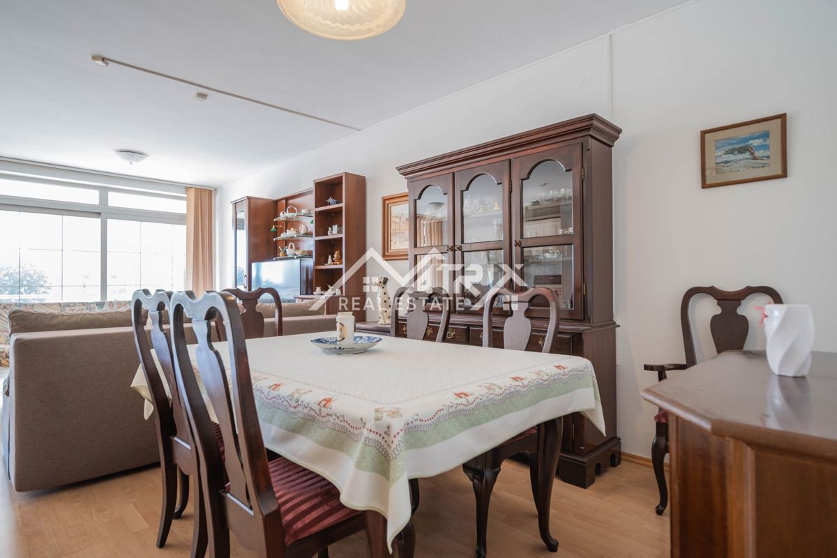 Pula, dvosobno stanovanje z balkonom na zaželeni lokaciji