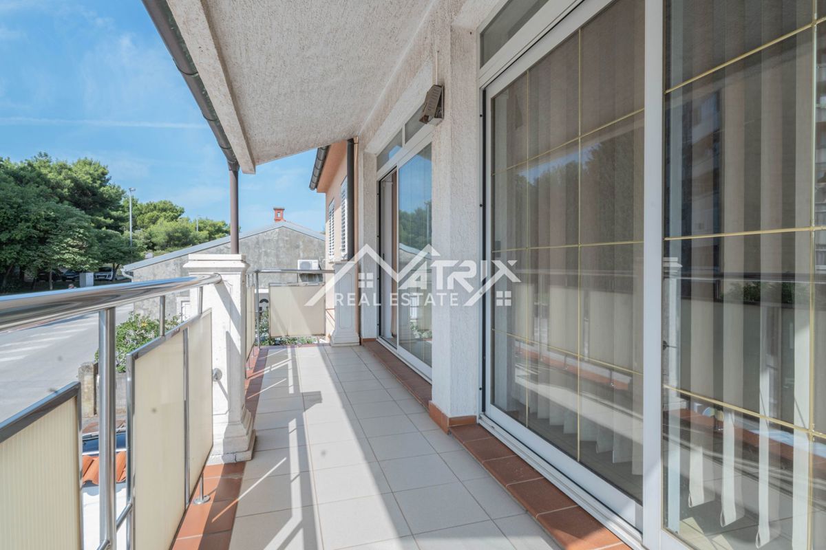 Pula, dvosobno stanovanje z balkonom na zaželeni lokaciji