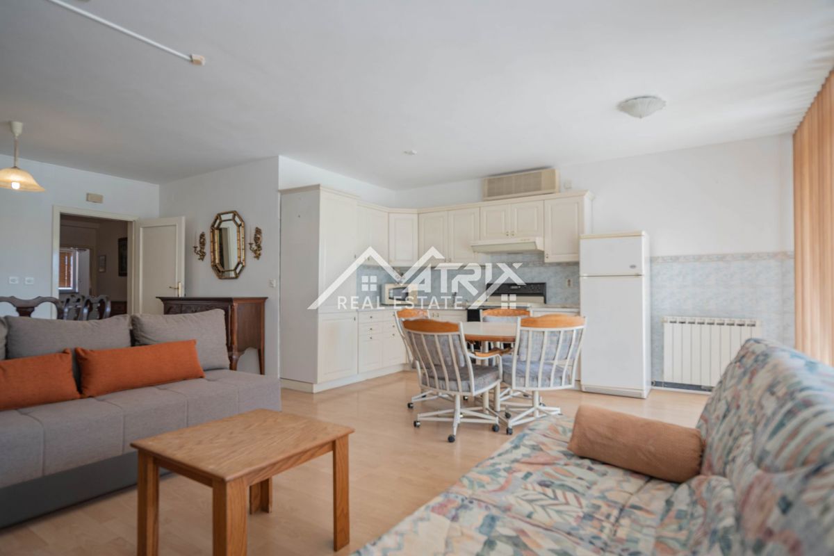 Pula, dvosobno stanovanje z balkonom na zaželeni lokaciji