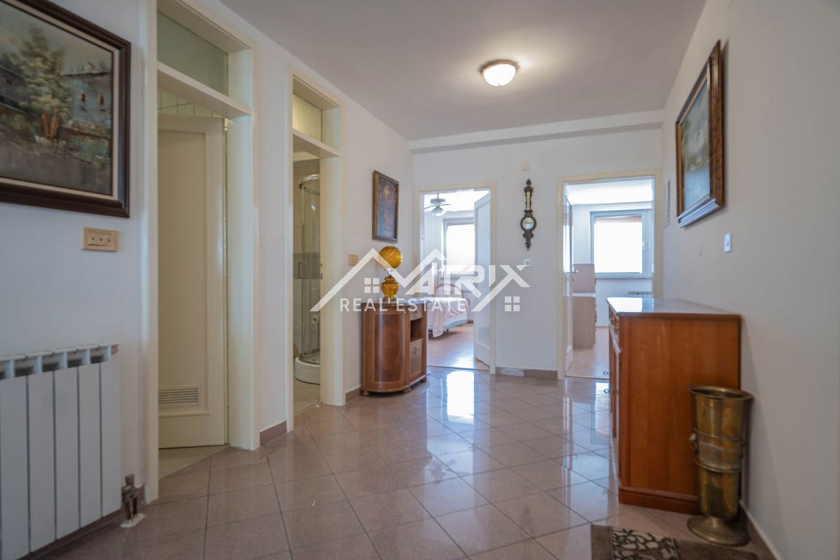 Pula, dvosobno stanovanje z balkonom na zaželeni lokaciji