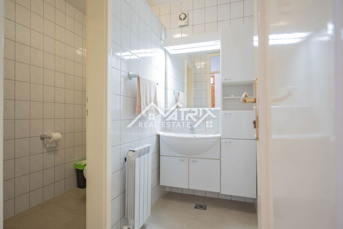 Pula, dvosobno stanovanje z balkonom na zaželeni lokaciji