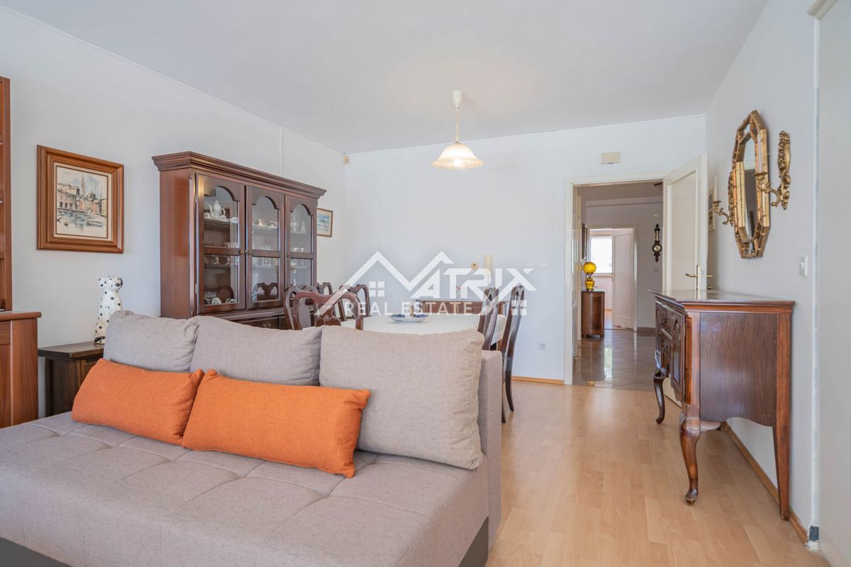 Pula, dvosobno stanovanje z balkonom na zaželeni lokaciji