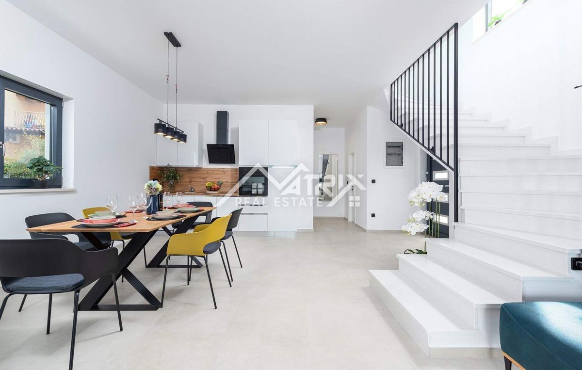 Poreč Hiša z bazenom in jacuzzijem le 4,5 km od centra grada