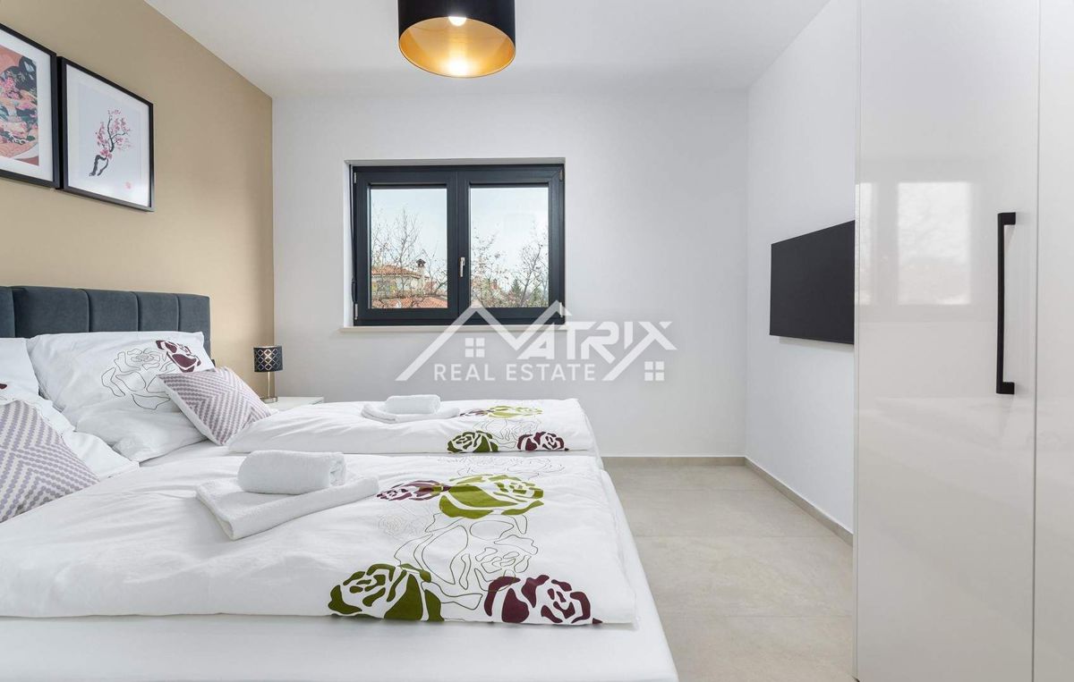 Poreč Hiša z bazenom in jacuzzijem le 4,5 km od centra grada