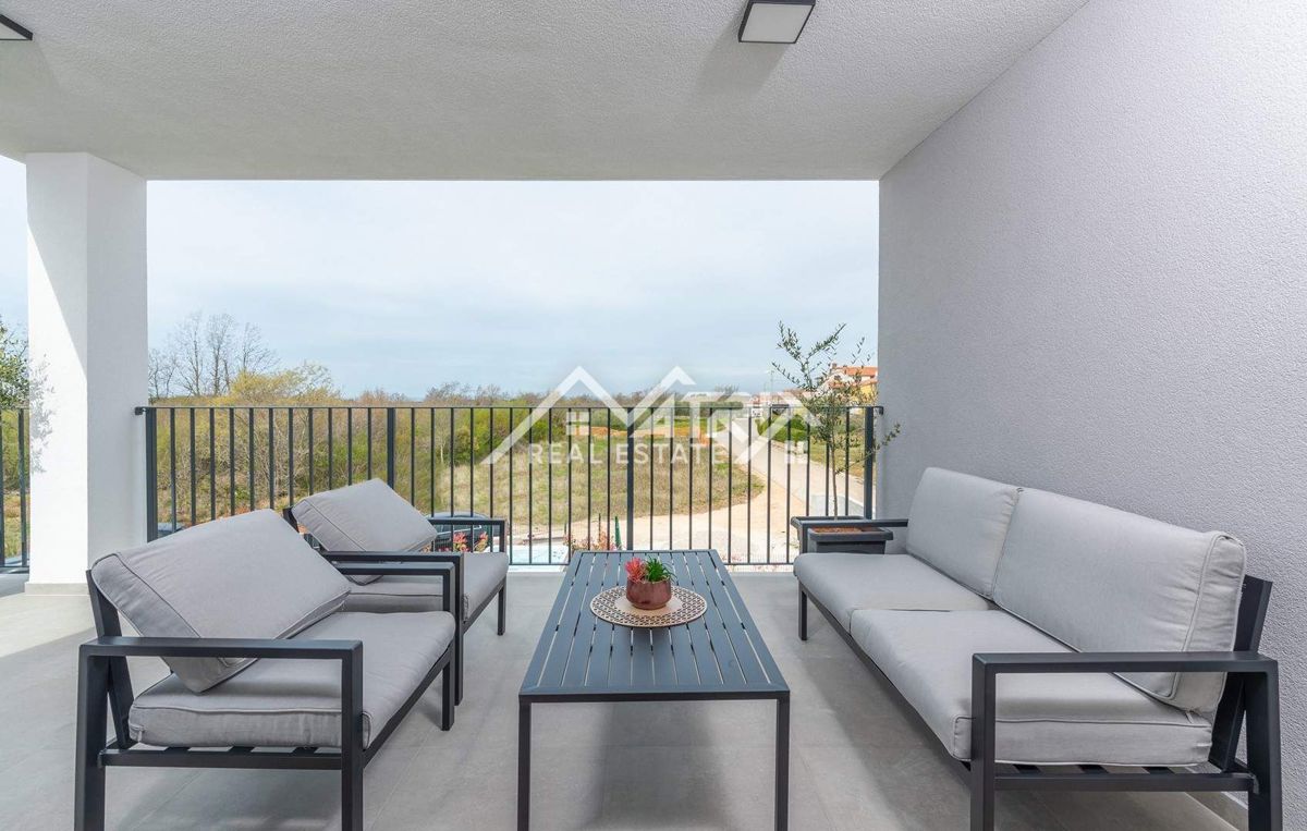 Poreč Hiša z bazenom in jacuzzijem le 4,5 km od centra grada