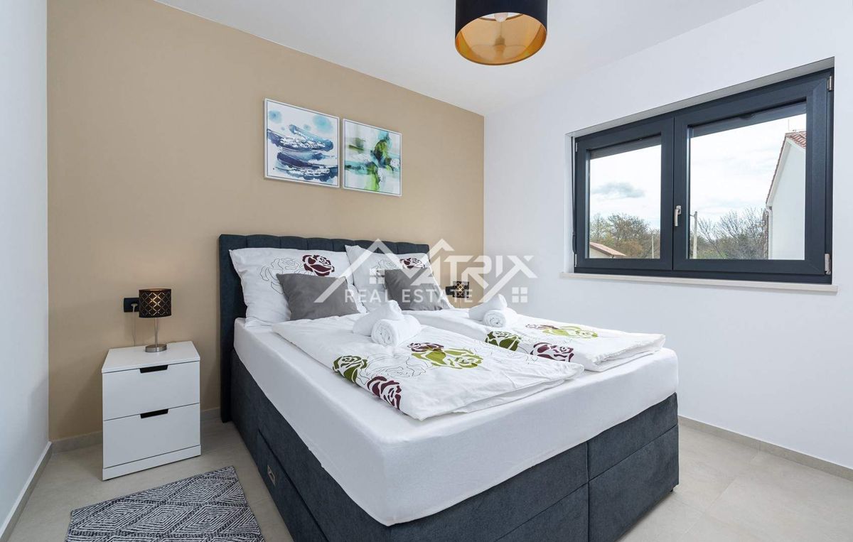 Poreč Hiša z bazenom in jacuzzijem le 4,5 km od centra grada