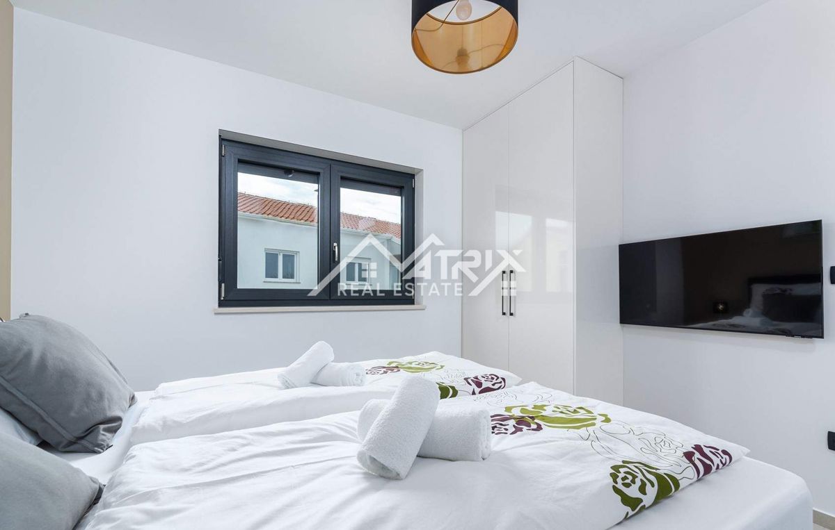 Poreč Hiša z bazenom in jacuzzijem le 4,5 km od centra grada