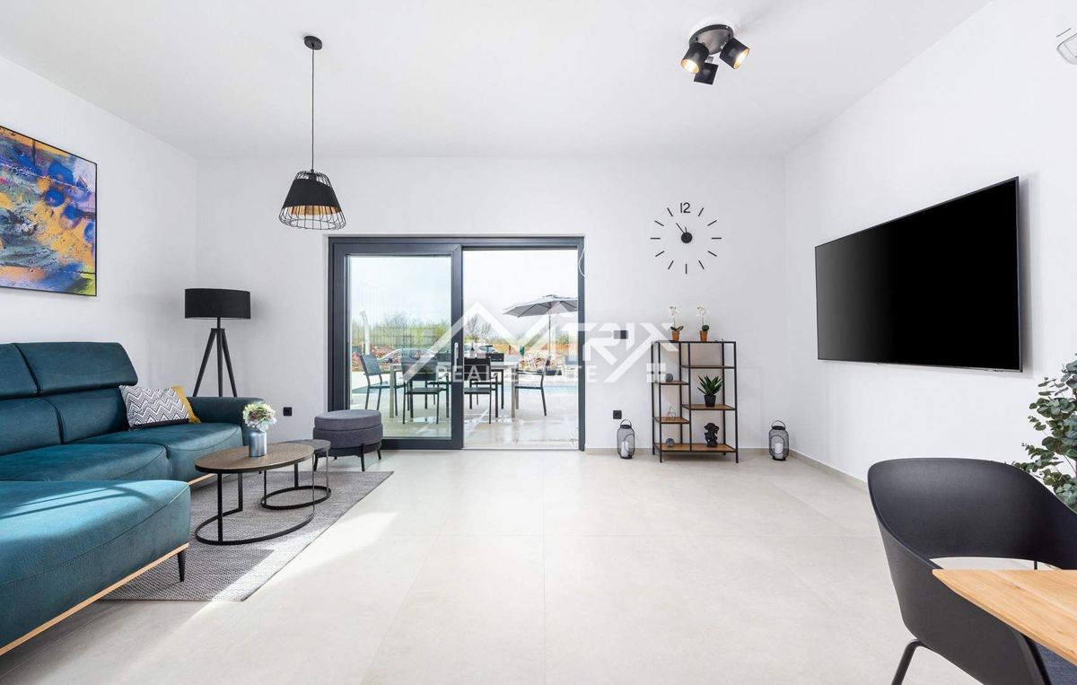 Poreč Hiša z bazenom in jacuzzijem le 4,5 km od centra grada