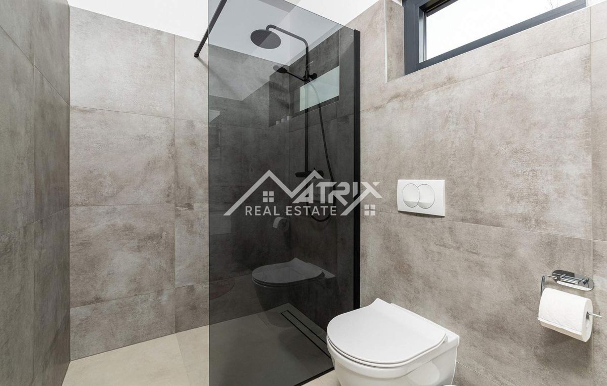 Poreč Hiša z bazenom in jacuzzijem le 4,5 km od centra grada