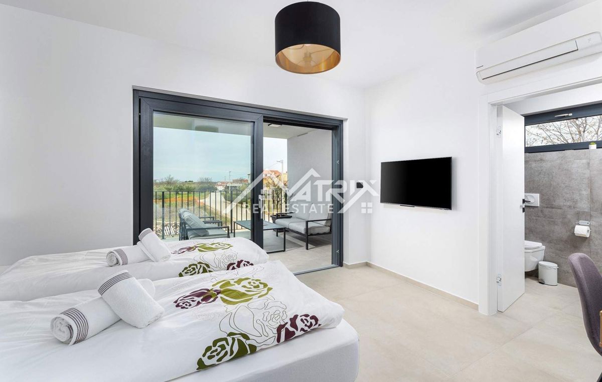 Poreč Hiša z bazenom in jacuzzijem le 4,5 km od centra grada